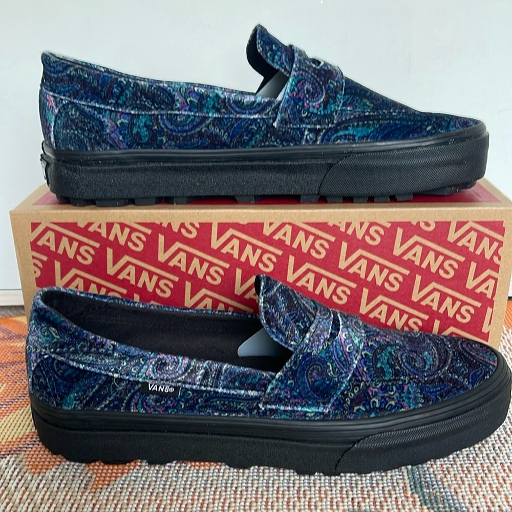 Vans WMNS Style 53 Velvet Paisley
VN000CQPCX9
Sneakers
